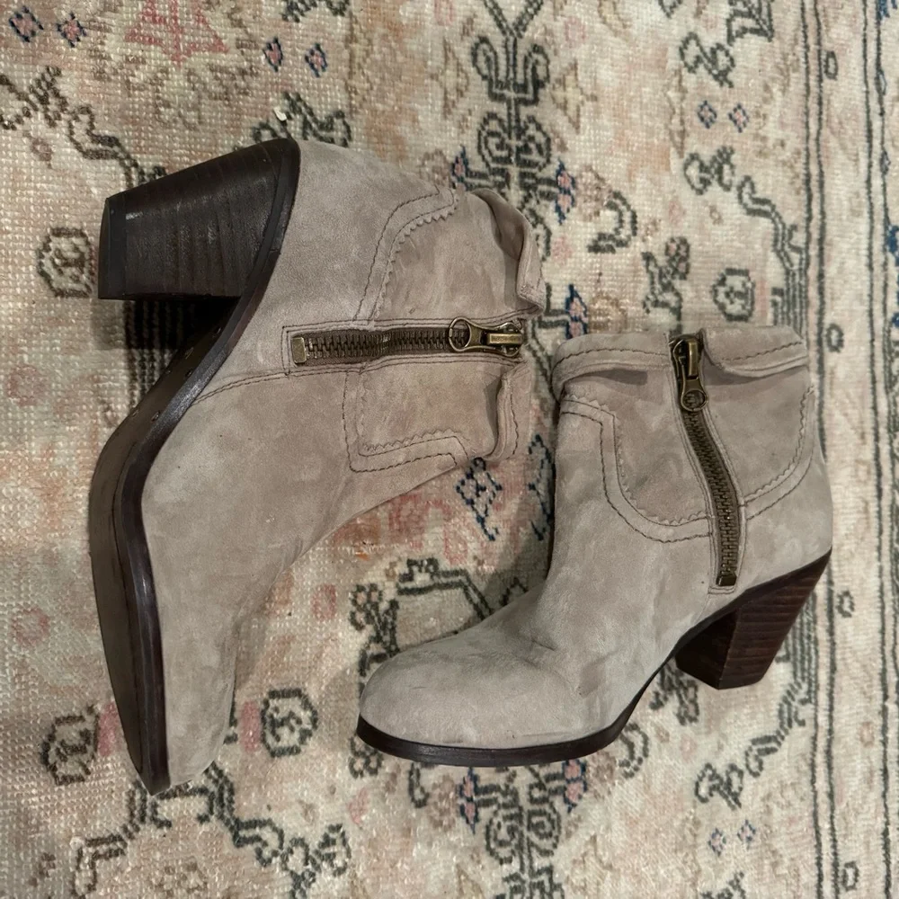 Sam Edelman Louie Fringe Booties in suede in gray taupe | Size 6.5